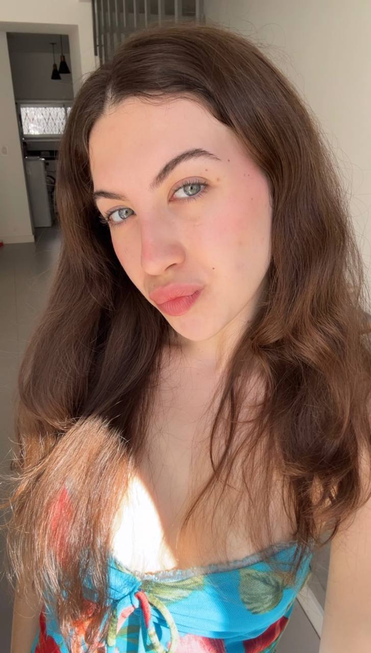 Nude girl Amber in Asansol