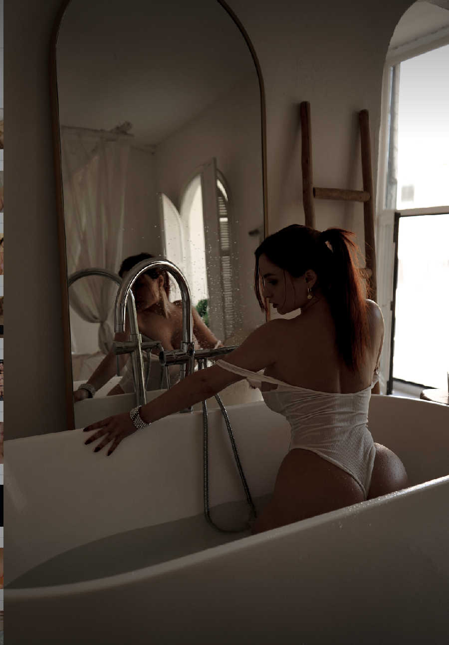 A playful frame from Miranda Faith nude — online in Asansol