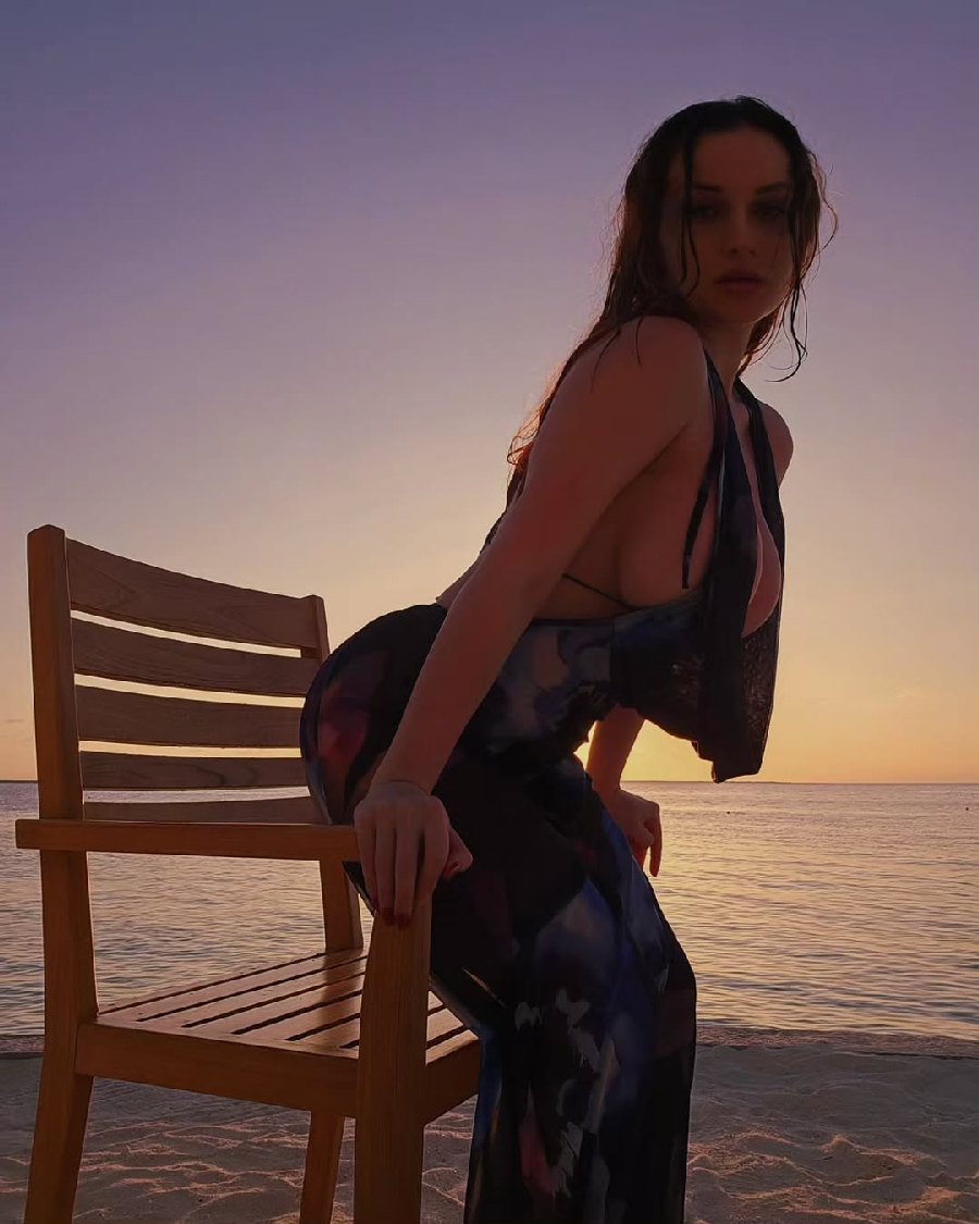 Sexy girl Miranda Faith nude in Asansol