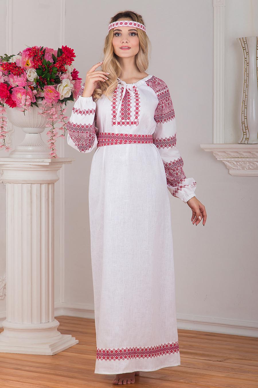 Women in Slavic costumes in Asansol