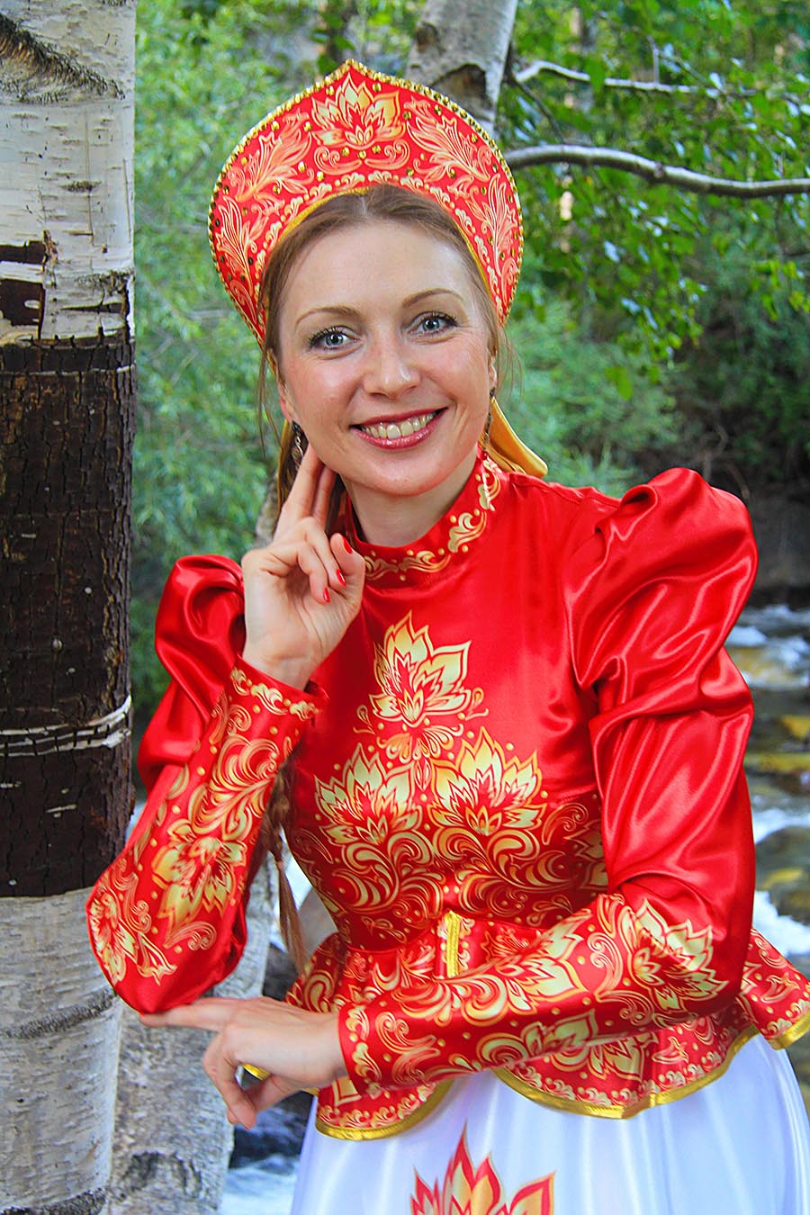 Women in Slavic costumes in Asansol