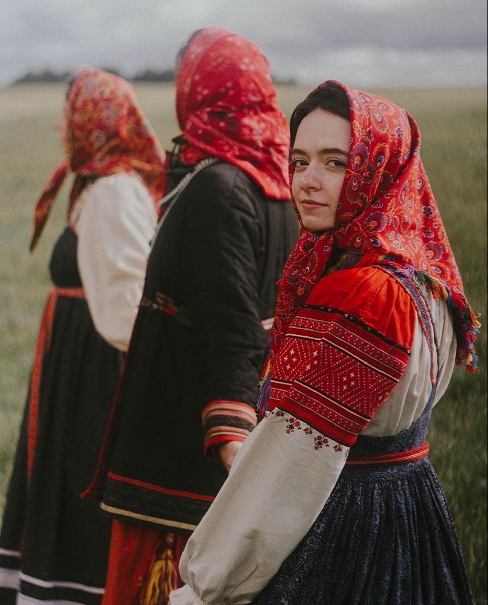 Women in Slavic costumes in Asansol