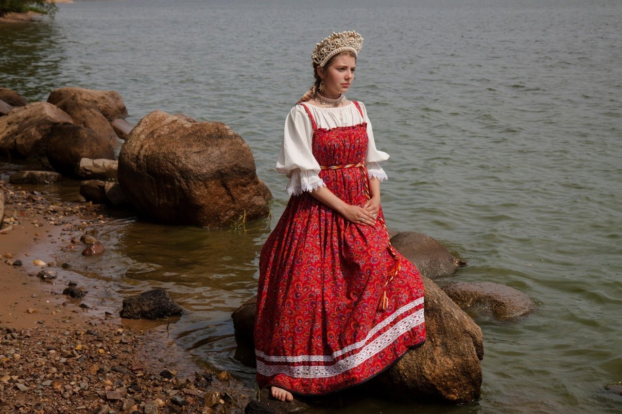 Women in Slavic costumes in Asansol