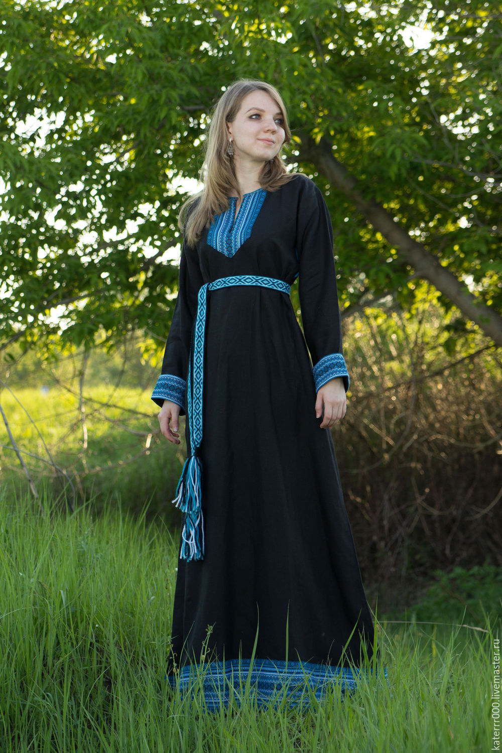 Women in Slavic costumes in Asansol