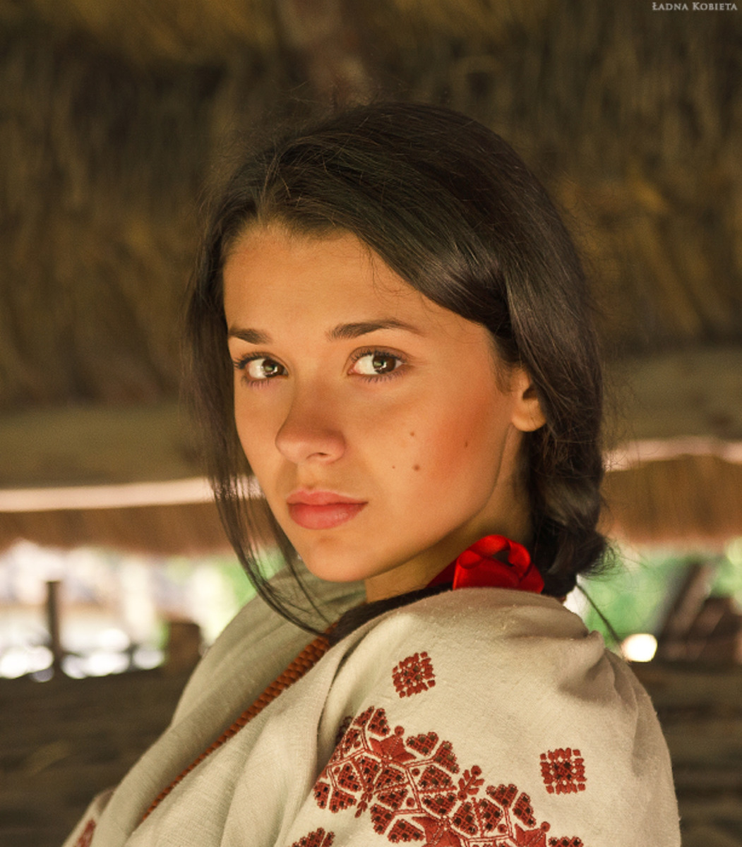 Girls in Slavic costumes in Asansol