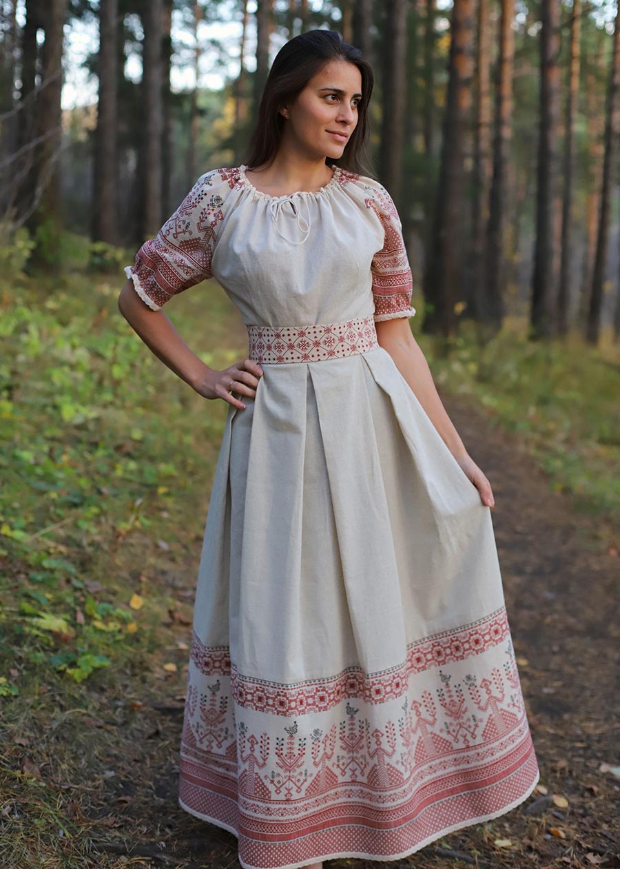 Girls in Slavic costumes in Asansol