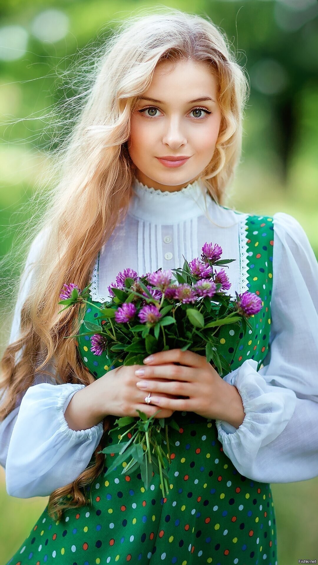 Girls in Slavic costumes in Asansol