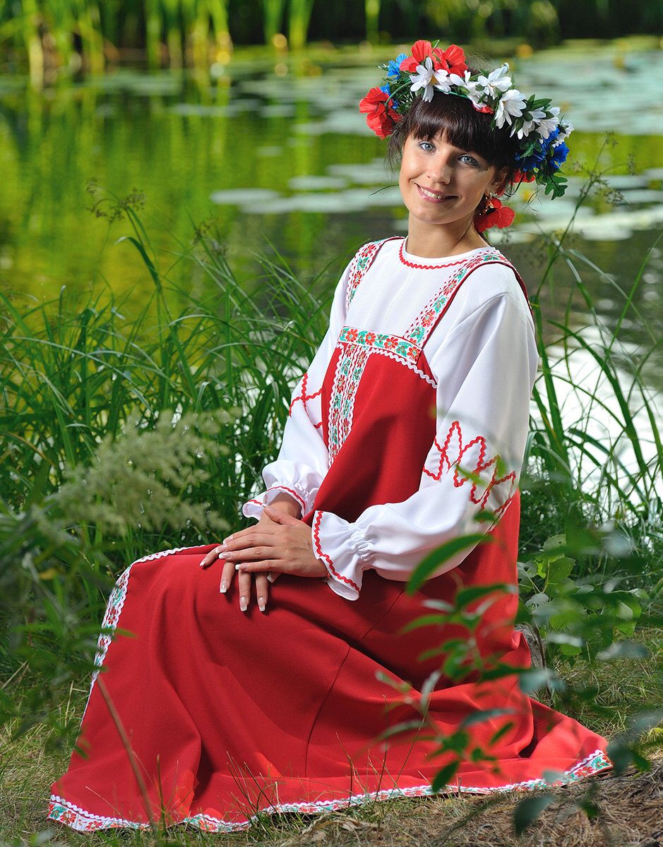 Beautiful girl Girls in Slavic costumes in Asansol
