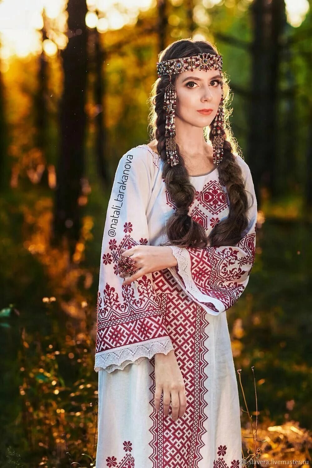 Girls in Slavic costumes in Asansol