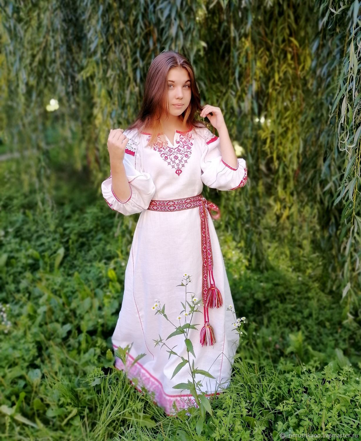 Girl Girls in Slavic costumes in Asansol
