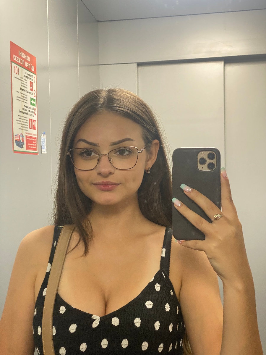 Sexy model Stacy in Asansol