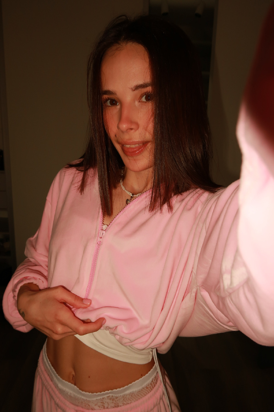 Tina brings the glow — live moments in Asansol